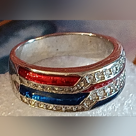 𝑹𝒆𝒅,𝑾𝒉𝒊𝒕𝒆 & 𝑩𝒍𝒖𝒆 𝑪𝒓𝒚𝒔𝒕𝒂𝒍 𝑺𝒊𝒍𝒗𝒆𝒓 𝑹𝒊𝒏𝒈 - Picture 2 of 10